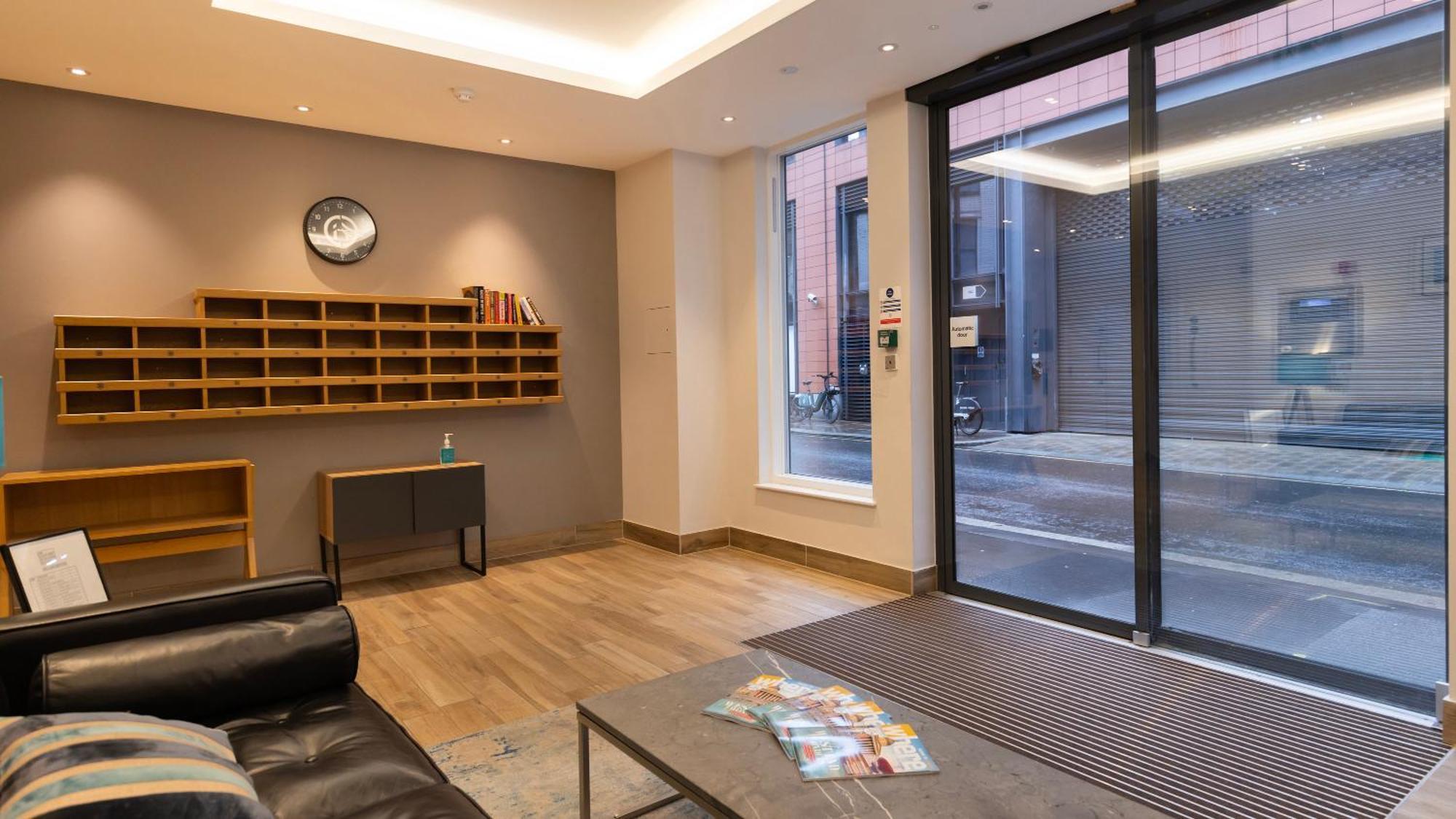 Barbican Serviced Apartments By Lovelystay Лондон Екстер'єр фото