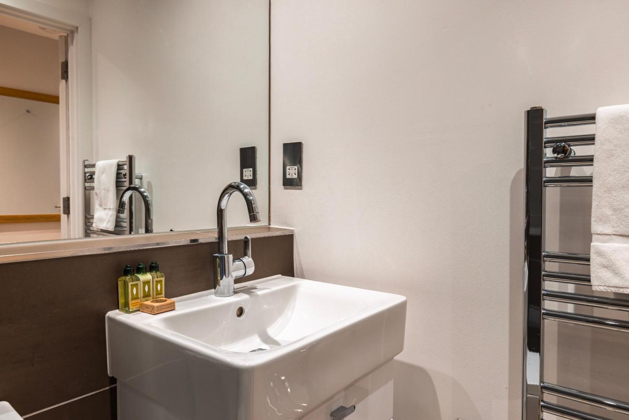 Barbican Serviced Apartments By Lovelystay Лондон Номер фото