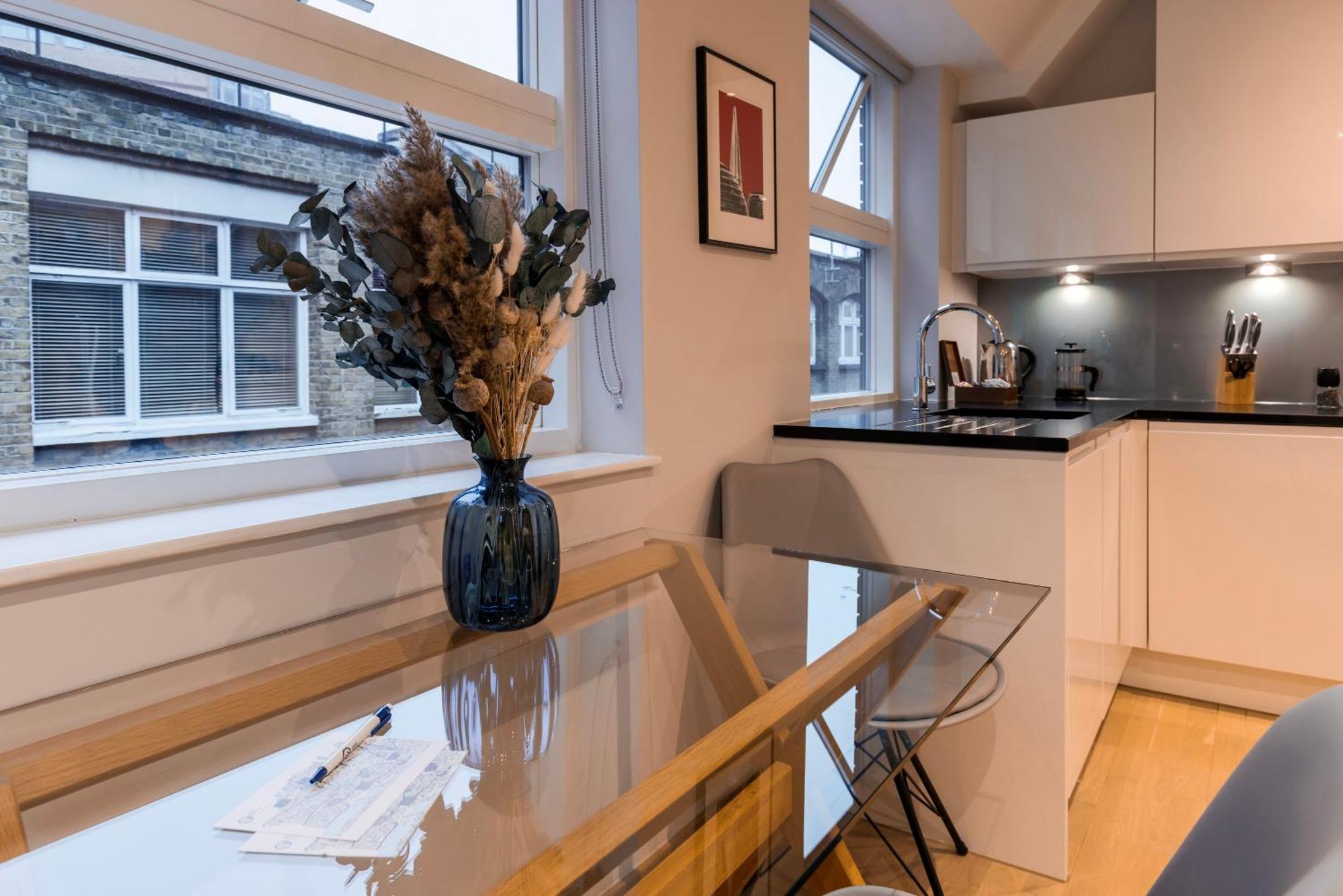 Barbican Serviced Apartments By Lovelystay Лондон Екстер'єр фото