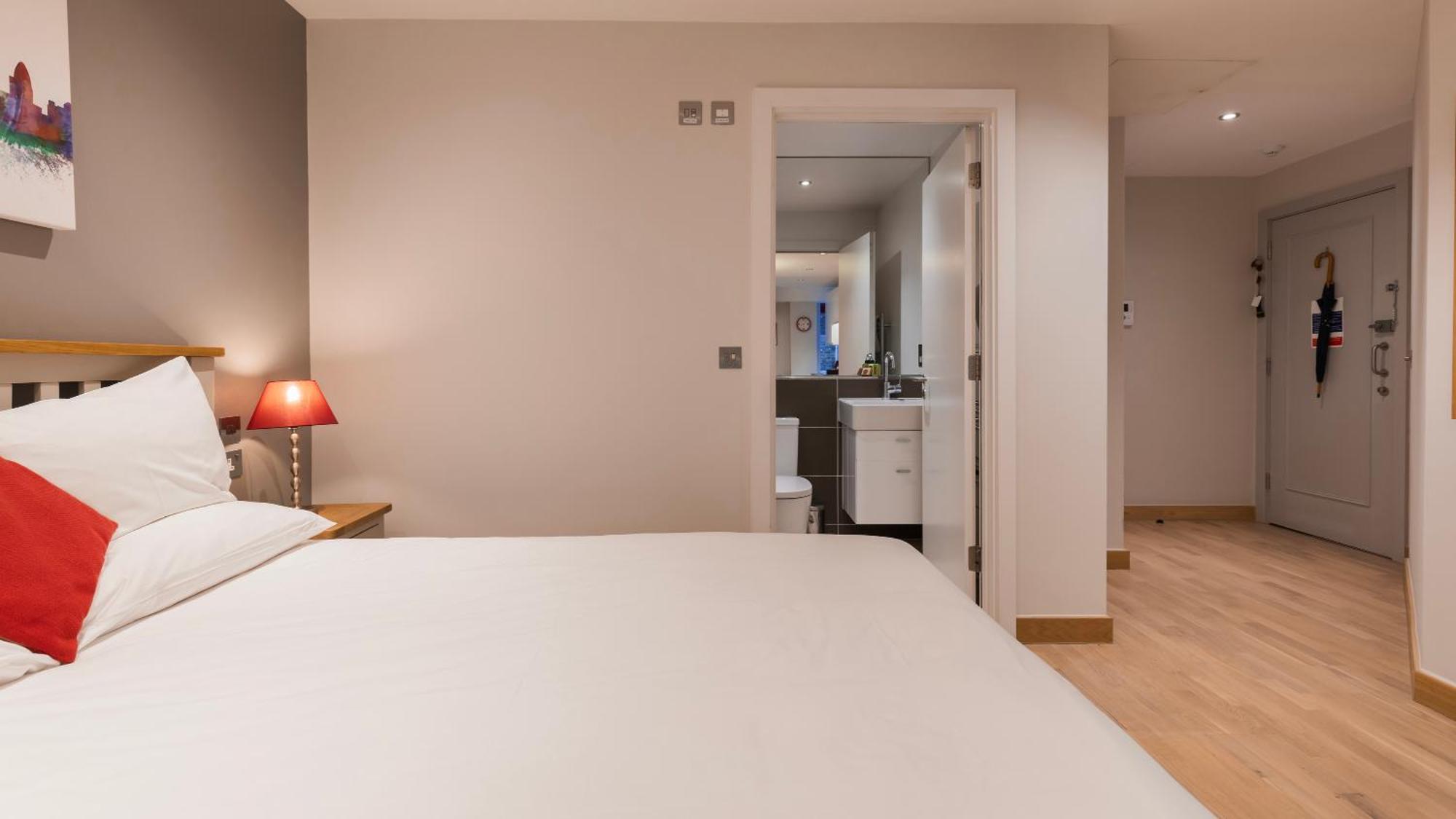 Barbican Serviced Apartments By Lovelystay Лондон Екстер'єр фото
